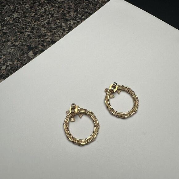 Avon Gold Tone Christmas Holiday Wreath With Bow Pierced Earrings Signed - Picture 6 of 8